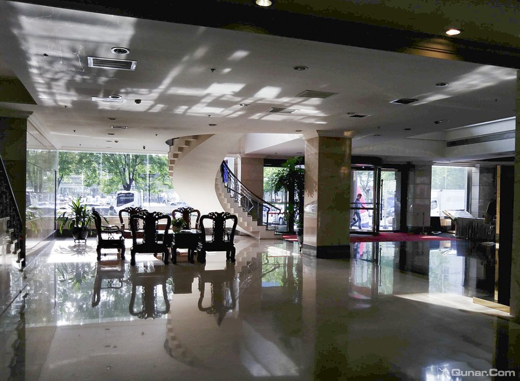 位置优越的老牌酒店 太空精灵儿对正定华阳假日酒店的