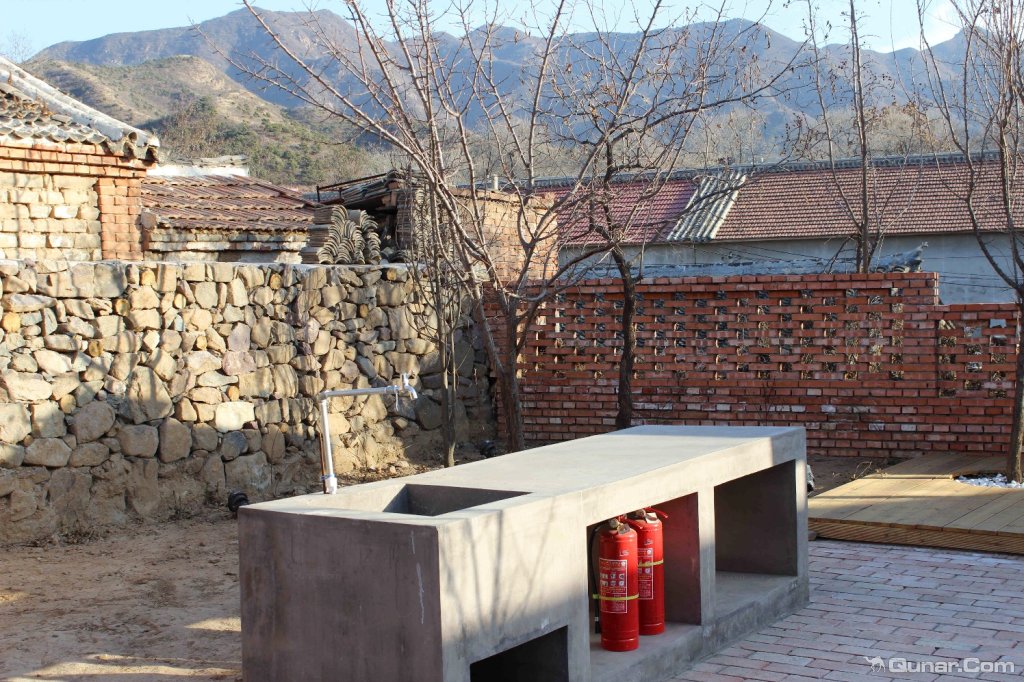 院子(公共区域)小院在传统的北方乡村风格的建筑基础上进行了改进