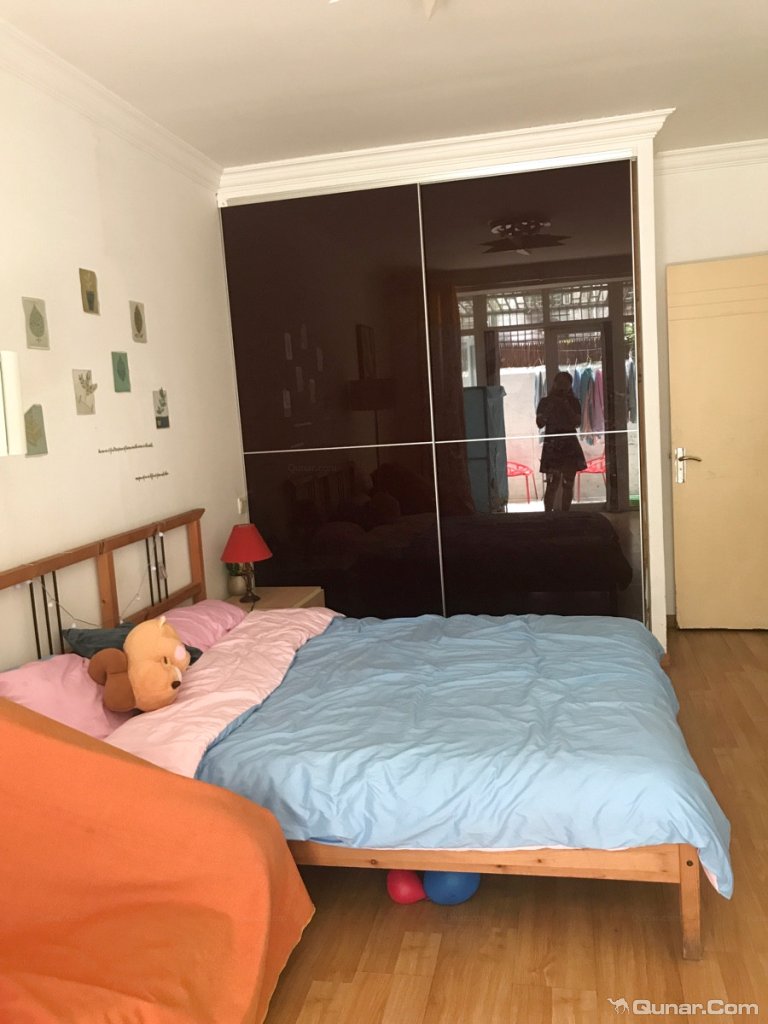房子在一楼一进去屋子里装饰的很不错