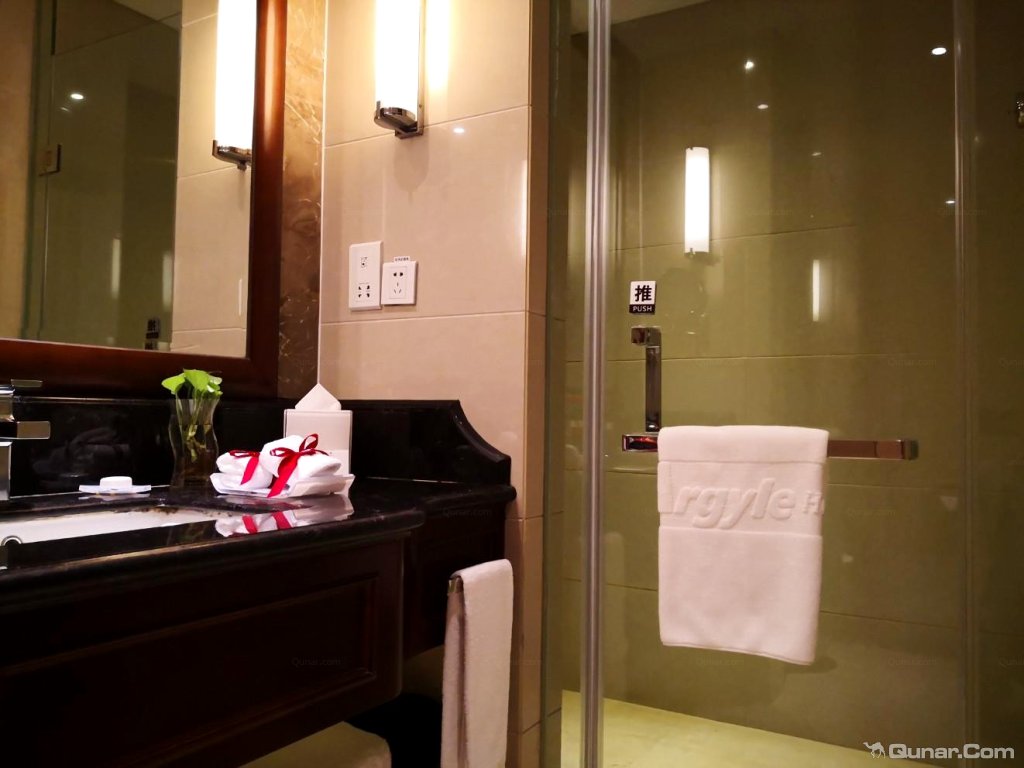 房间的床比较软 hyjiang对彭州信一雅阁酒店的点评