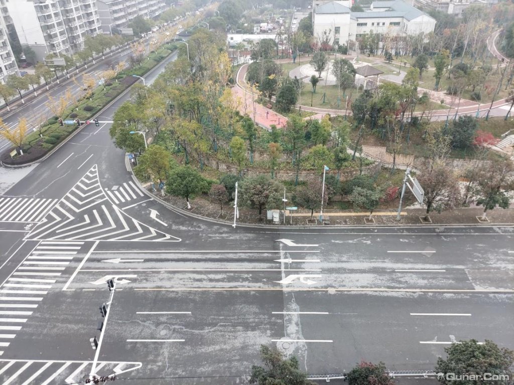 酒店环境很舒服,点的外卖有机器人送餐