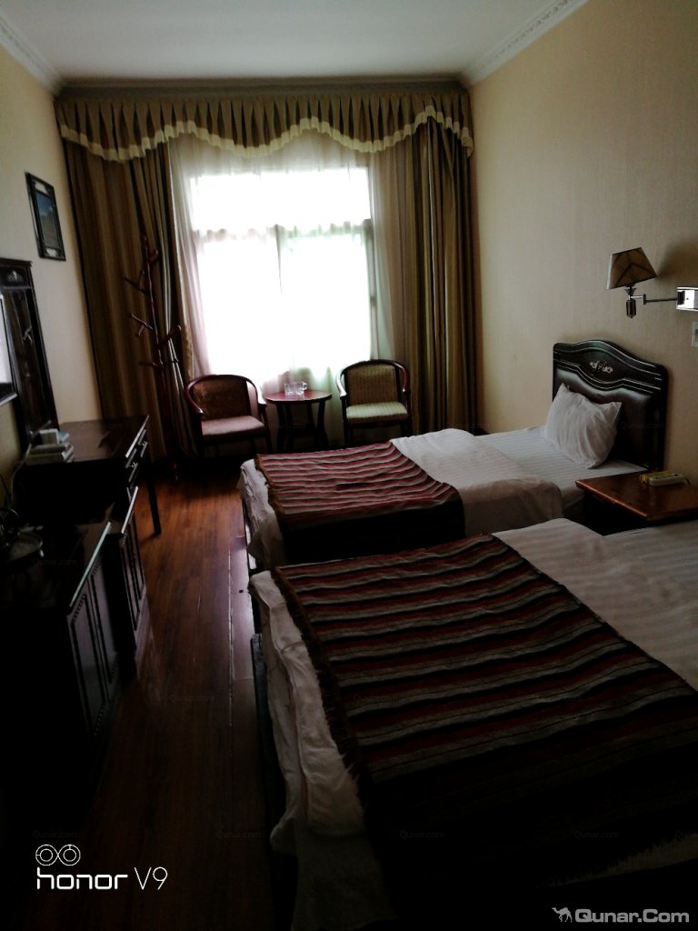 宾馆一出门是一条西藏最热闹的街 znlj6189对拉萨家乐宾馆的点评_ 去