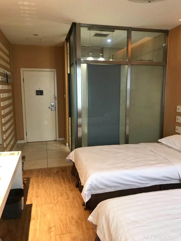 周围特色美食小吃很多,地理位置优越 和平馆主对天津军垦宾馆的点评