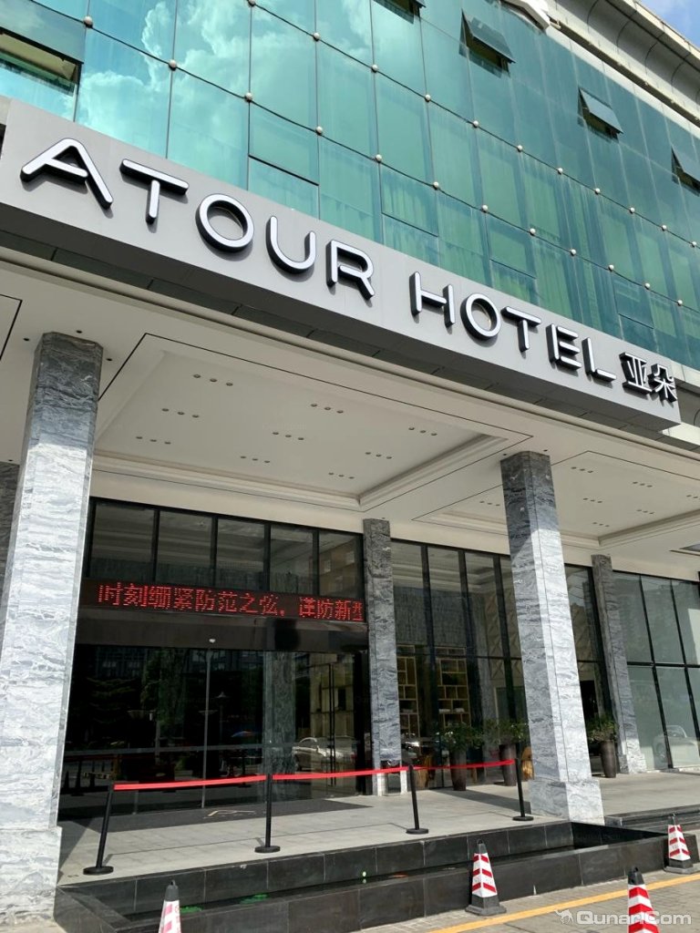 房间简约,服务很热情 俊俊爱飞行对格林东方酒店(深圳平湖华南城禾花