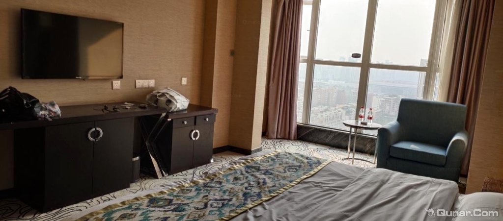 1,前台服务态度很好,可以存行李;2 傻小妞对格林联盟酒店(成都火车