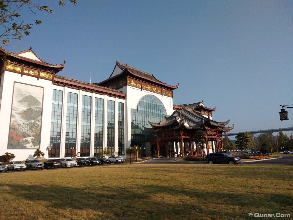 酒店环境很不错,每个房间都有阳台 独饮苍茫对婺源鑫邦开元名都大酒店