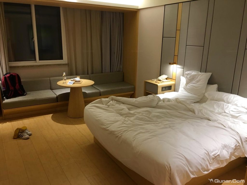 房间大,面积符合图片,住的很宽敞,舒适 jdks对全季酒店(杭州萧山机场