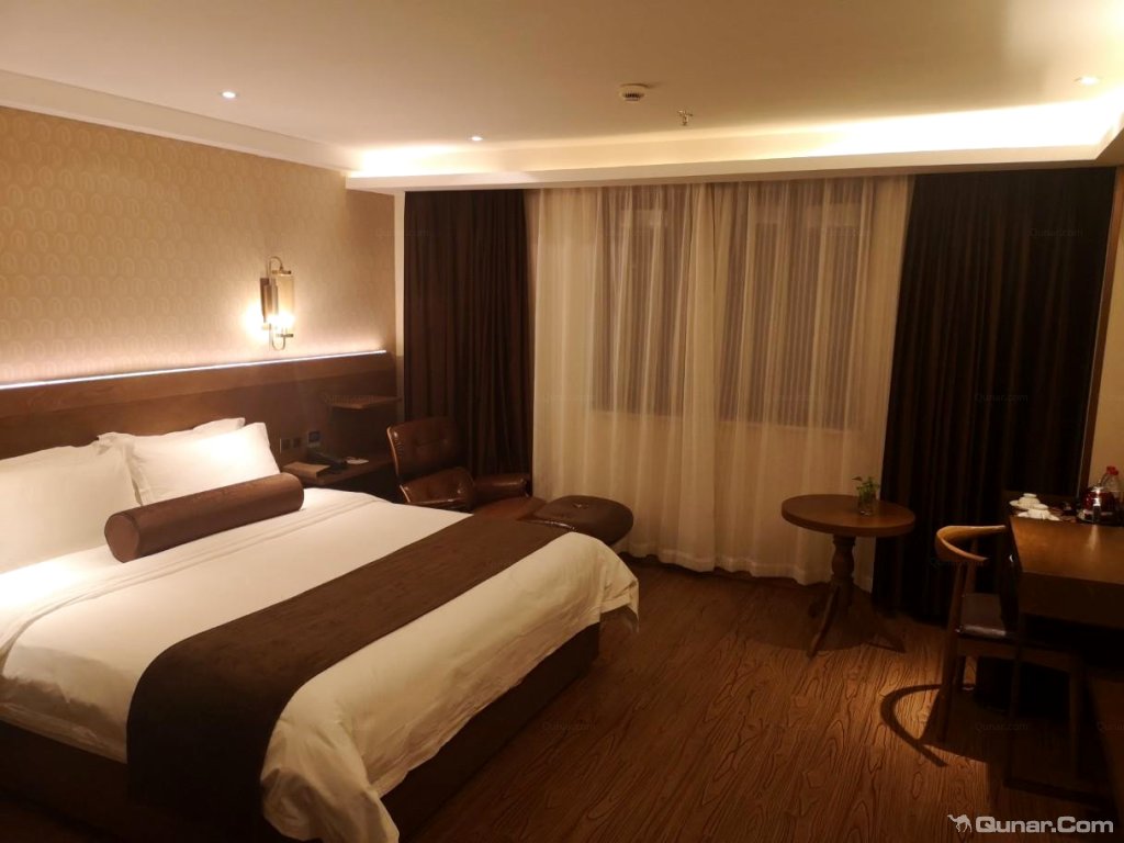 有欢迎水果,房间还蛮大,床也很软 两只核桃对豪枫雅致酒店(上海国际
