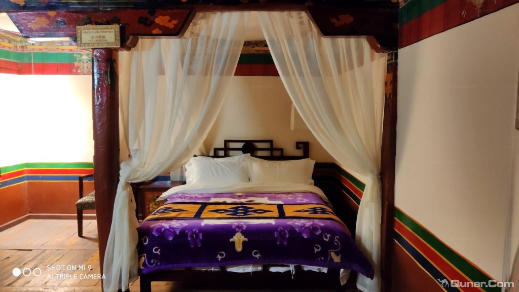 位于大昭寺景区内藏式风格