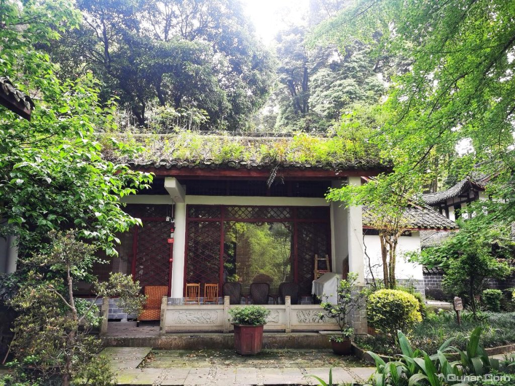 住在道观里很舒服,早晚温差比较大 毛小帅5对青城山道教圆明宫客栈的