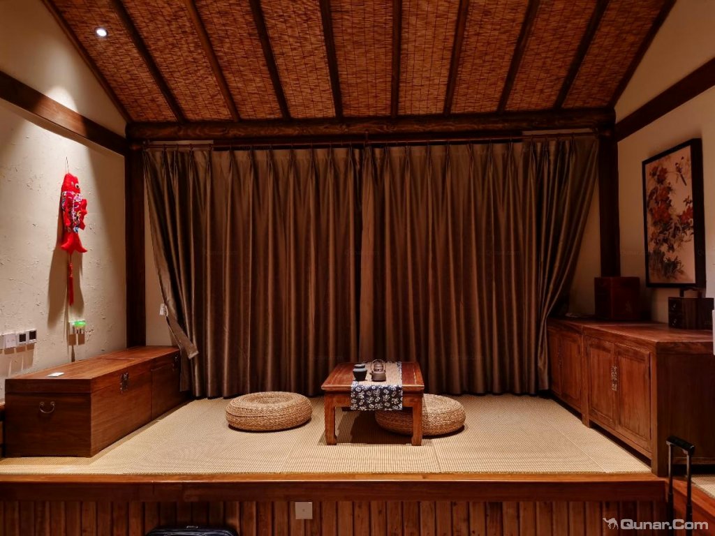 很有名宿特色的东北草房映入眼帘 ufro对长白山鲁能原乡民俗酒店的