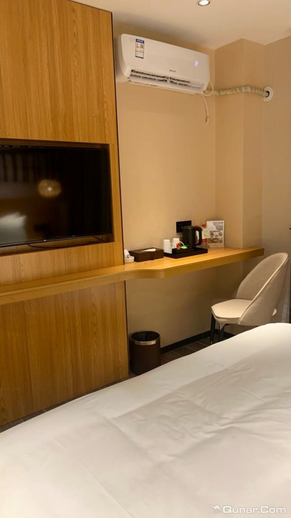 不过好处就是飞机经过时声音不会很吵 纠结的花卷对遇花园酒店(广州