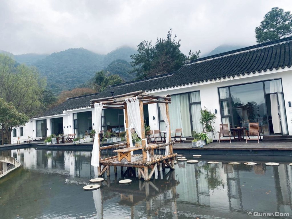 环境很棒,安静~服务也很周到 tcud1400对庐山西海思无邪民宿的点评