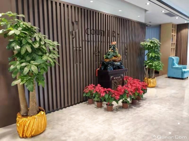 大堂简洁大方很舒服 席白川对丽盈酒店(广州白云国际机场迎宾大道店)