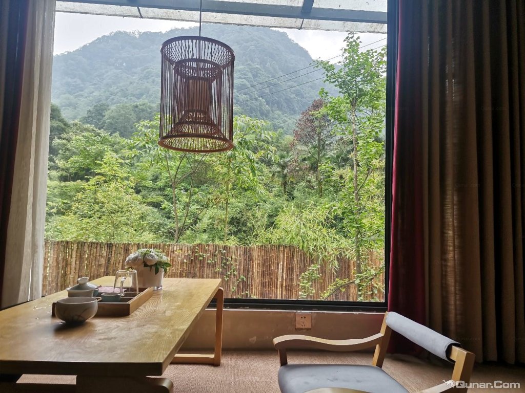 整个酒店的风格很禅意,让人很安静 aeur8434对青城山半山归墅温泉酒店