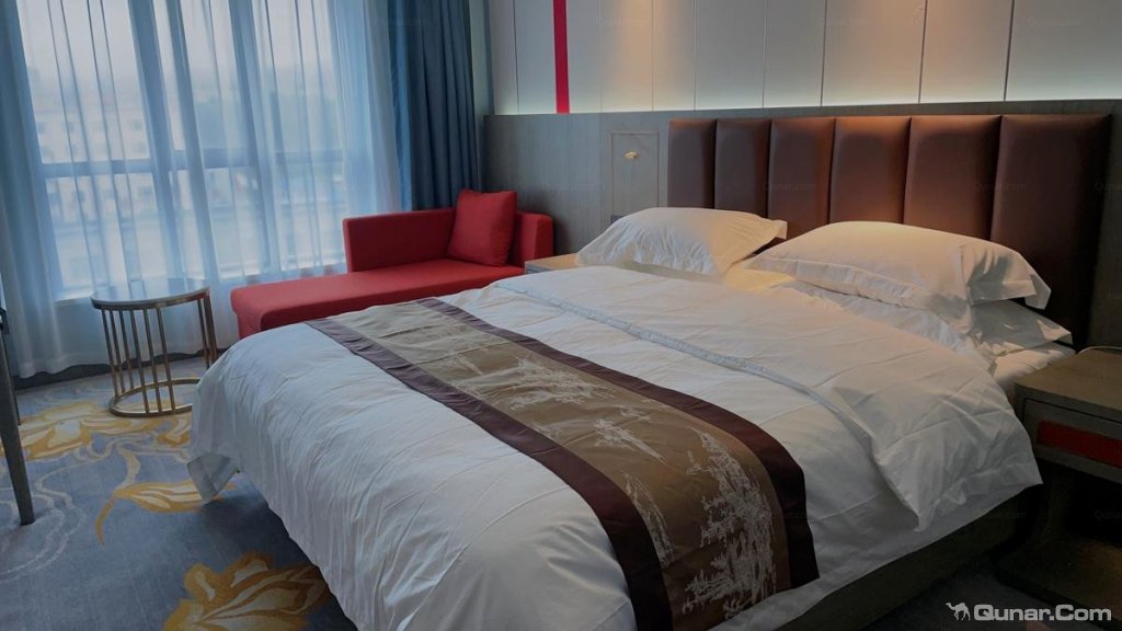 早餐的牛肉拉面很好吃 其其--蔓蔓对茶卡盐湖海虹国际饭店的点评_ 去