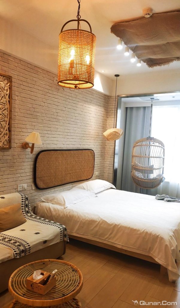 房间很大 成功的光哥对梧桐寓·影院酒店(南京南站南广场店)的点评