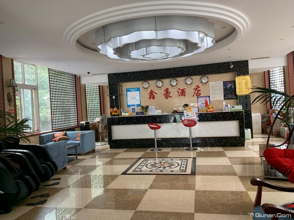 过道虽窄但干净,周围交通方便,吃也方便 兰兰对重庆鑫豪酒店的点评