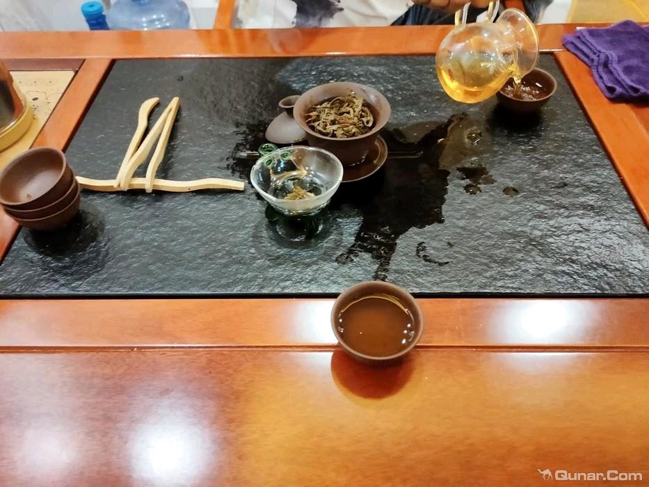 老板很热情,平易近人,和老板一起喝喝茶