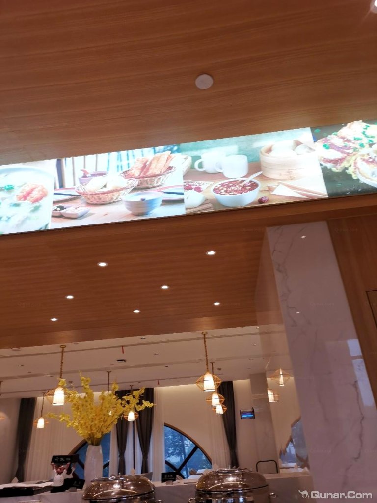 绍兴万信酒店服务员很热情接待很好 身影228对绍兴腾飞万信至格酒店的