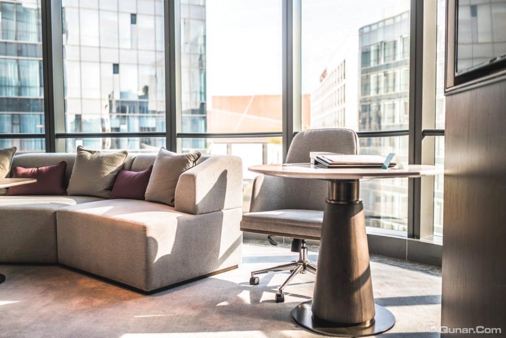 城市度假新选择——记虹桥金臣皇冠假日酒店 烤山芋对