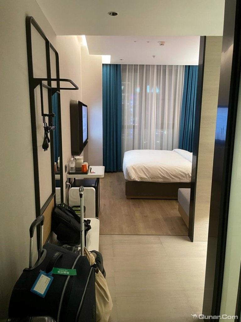 酒店前台在5层,整体环境很好,安静优雅 jxad7660对上海古象杉丽酒店的