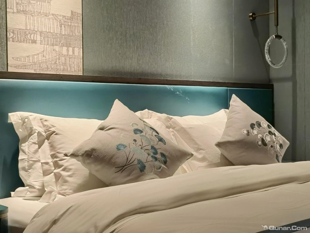 不错,临河边公园,看出去很不错 隔壁老王对奉节诗城皇廷大酒店的点评