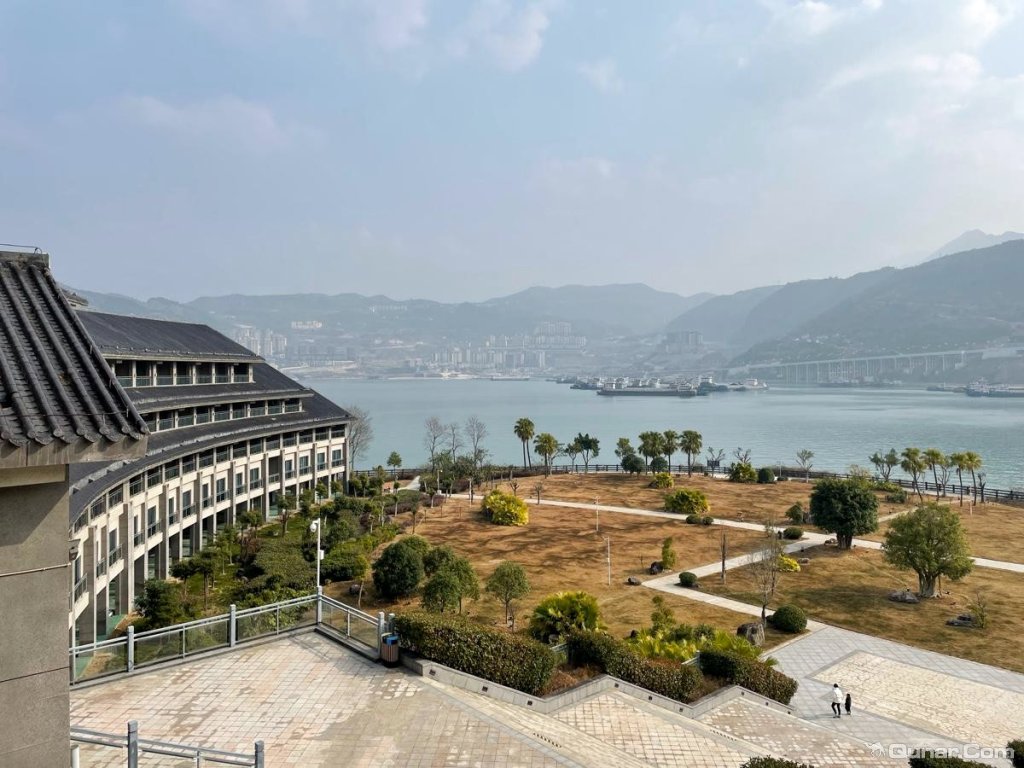 距离小三峡码头很近 joycewangyixi对巫山江山红叶两江假日酒店的点评