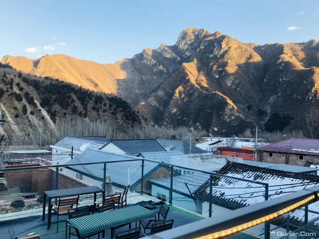 小院很大,干净整洁,四间卧室全部联通 jia850319对北京半山伴水民宿的