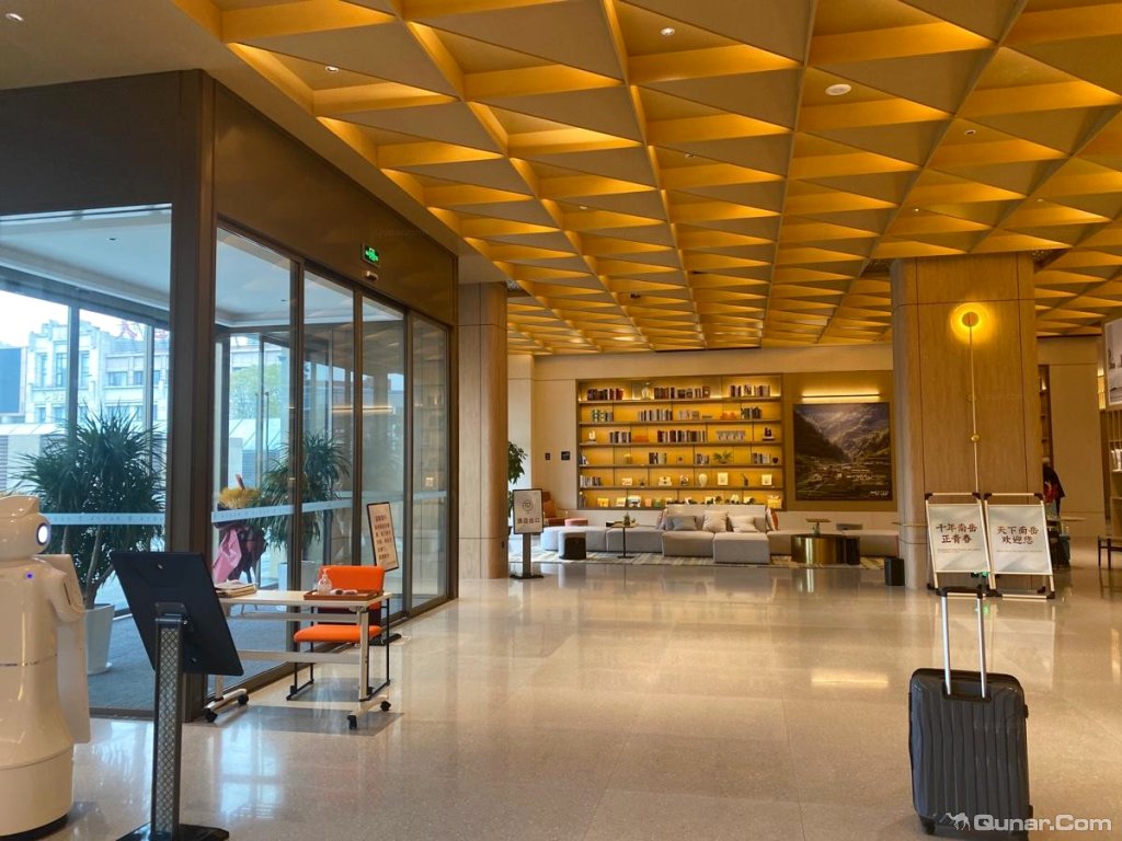 见过最气派的亚朵酒店酒店大堂也很大
