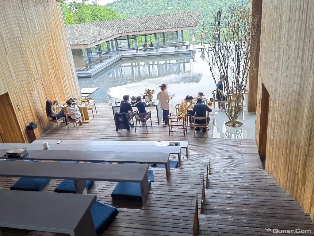 有一段坡确实很陡,胆小的换老司机 vner6502对青城山青暇山居野奢度假