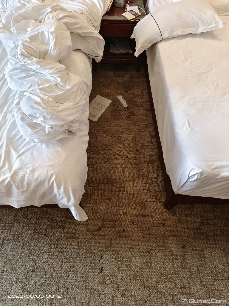 满地都烧了那么多烟头历史太悠久了